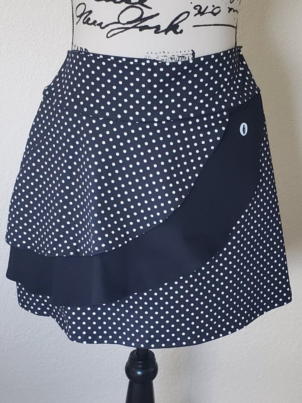 DONA JO SKORT